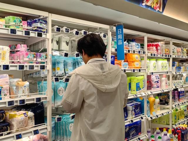 热辣滚烫!高温掀起"防晒经济"热潮