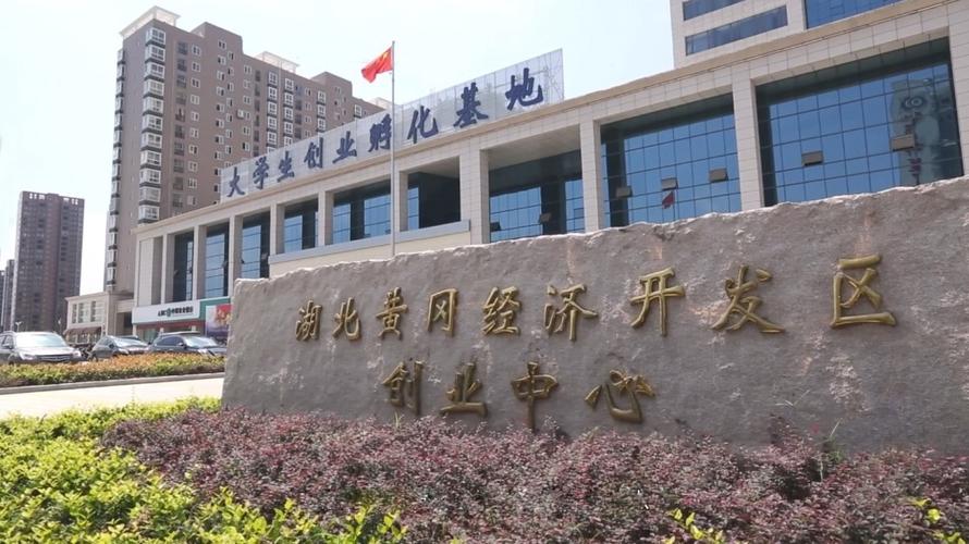 报刊杂志销售,化妆品销售,鞋帽服装销售,日用百货销售等多种业务的